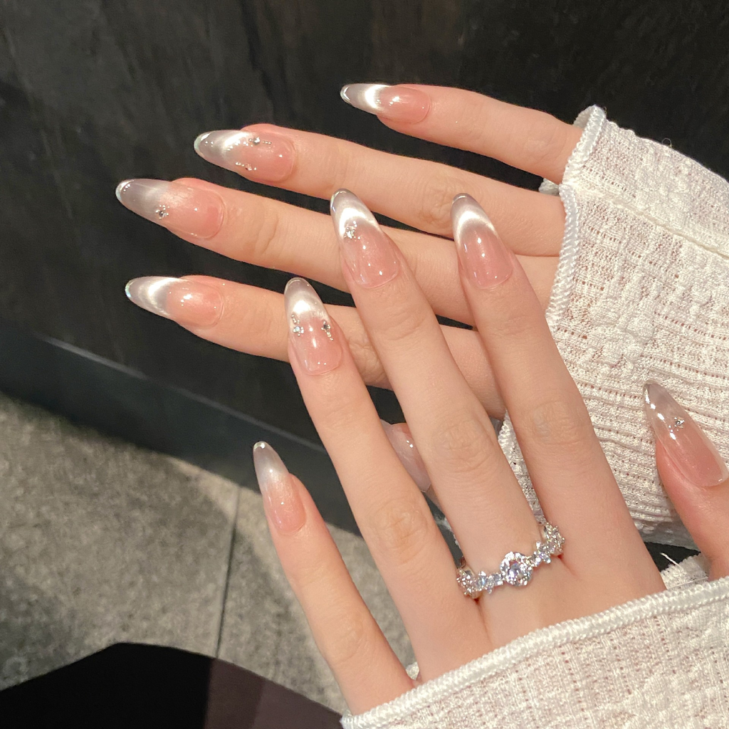 Gentle Holiday Cat Eye Press-On Nails